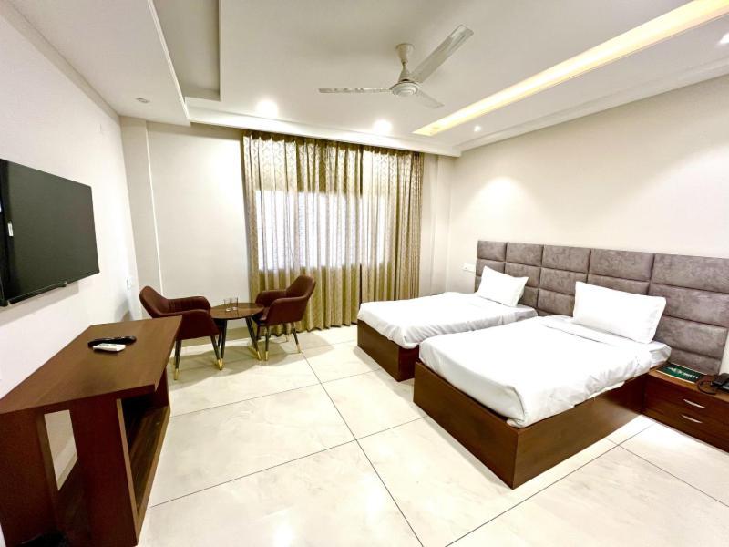Hotel Prism Grand Zirakpur Exteriér fotografie