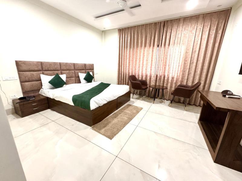 Hotel Prism Grand Zirakpur Exteriér fotografie