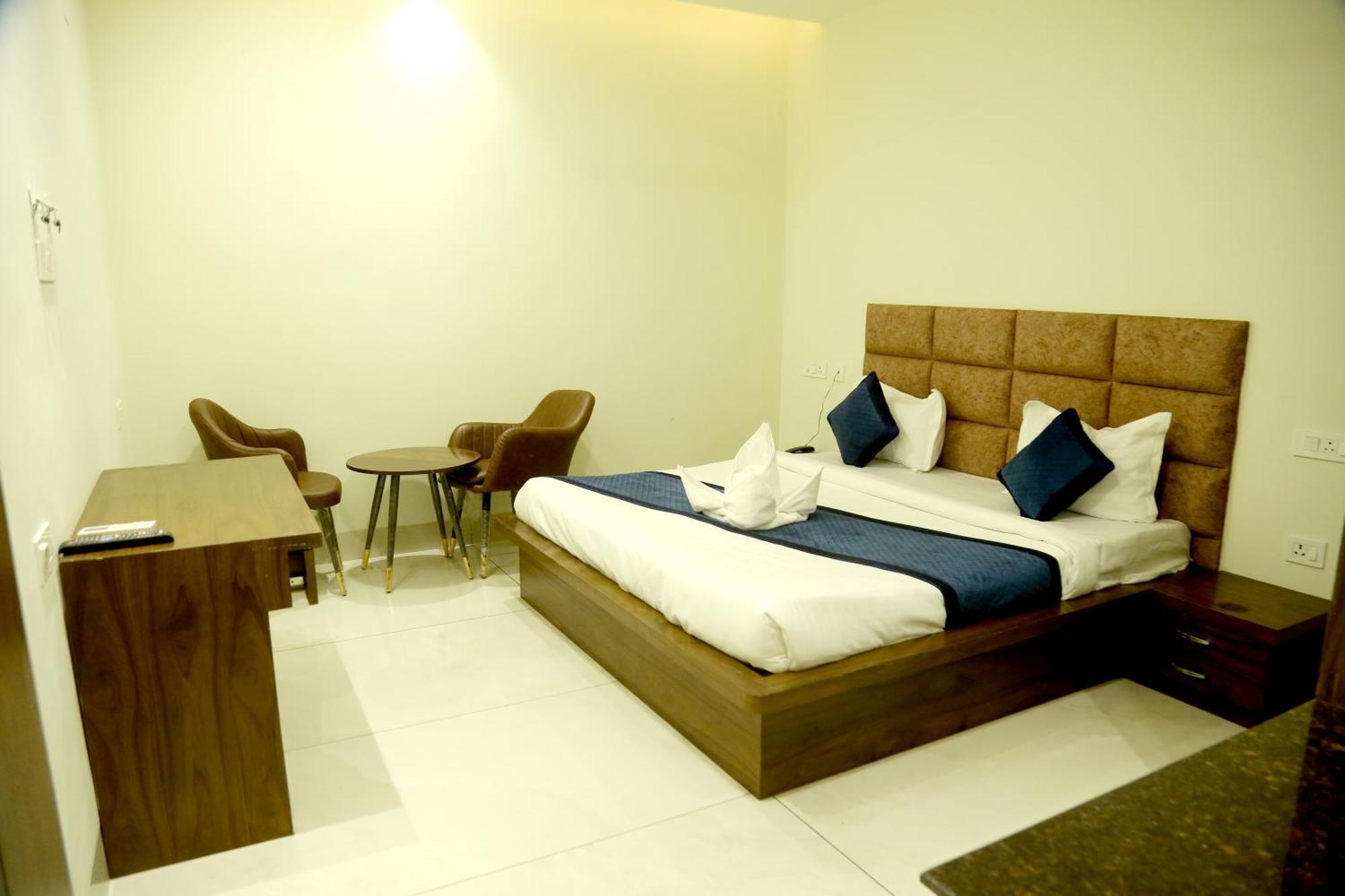 Hotel Prism Grand Zirakpur Exteriér fotografie